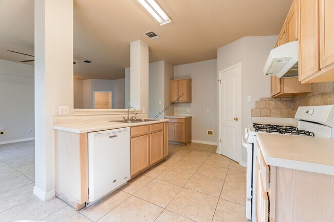 Building Photo - "Charming 3-Bedroom Home with 2 Full Baths in Pflugerville's Heart - 1315 Sq Ft of Comfort!"