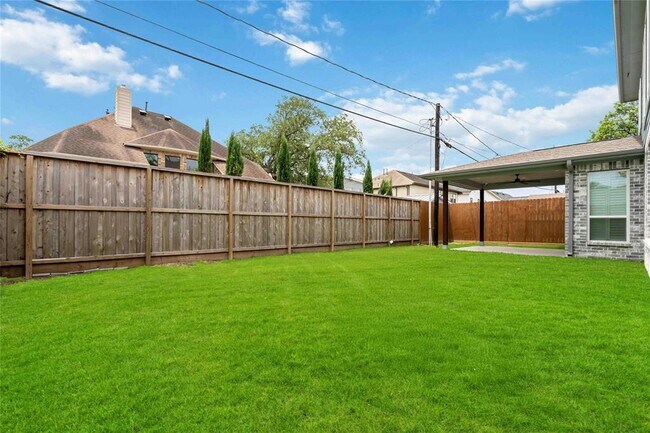 Building Photo - 1303 Gardenia Dr
