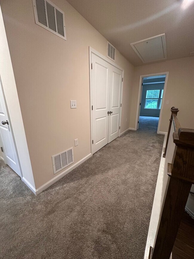 Building Photo - 3BR 2.5BA Townhome in High Point