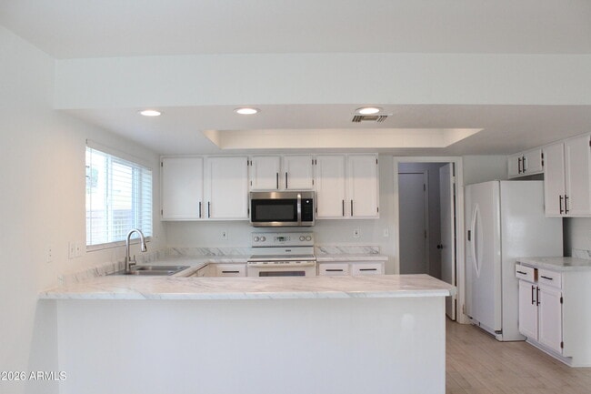 Building Photo - 7301 W Canterbury Dr