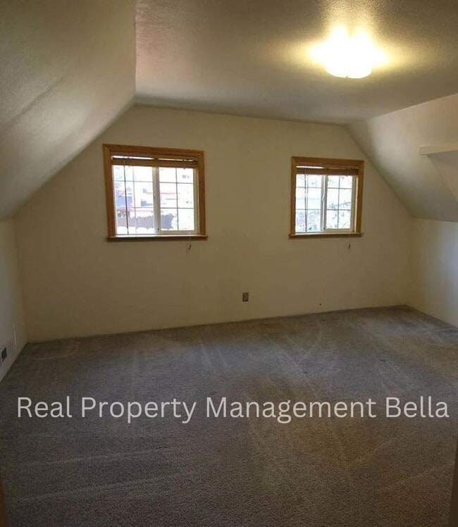 Building Photo - Charming property situated in the highly sought-after South Lake Tahoe Area