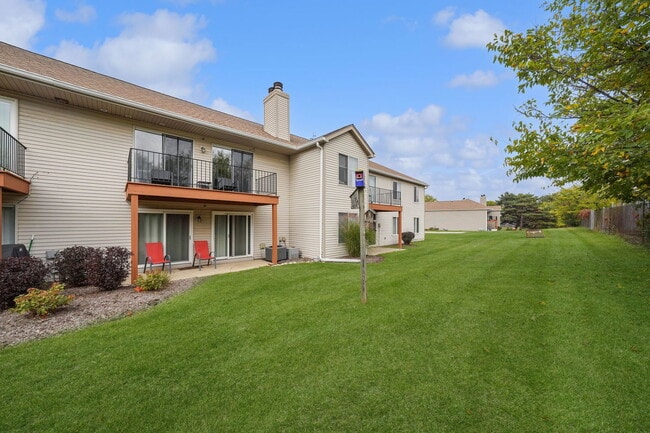 Building Photo - 7050 Newport Dr