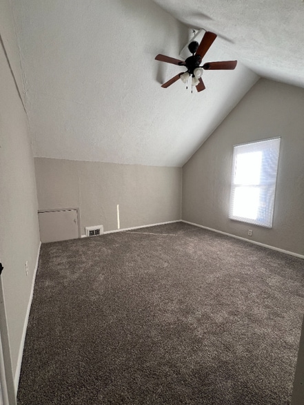 Building Photo - 108 E Cleveland St