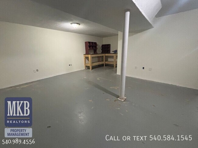 Building Photo - 4706 Casper Dr NE