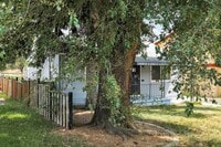 Building Photo - 623 Iowa Ave