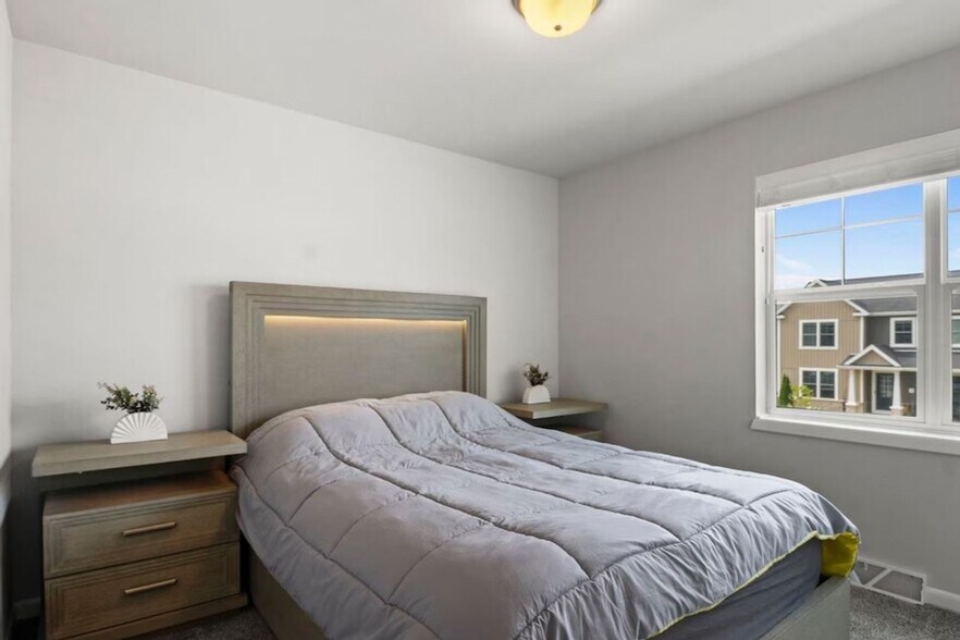 Building Photo - 323 Galileo Dr