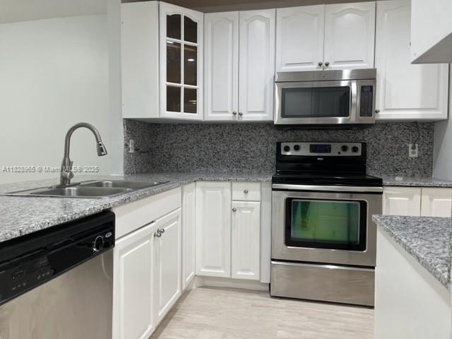 Building Photo - 447 Lakeview Dr