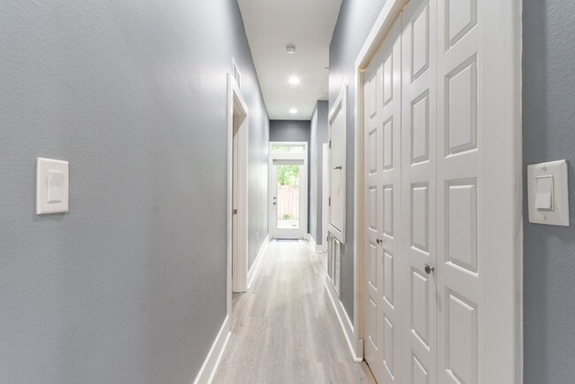 Building Photo - Charming 3-Bedroom Craftsman Home in Prime Gainesville Location