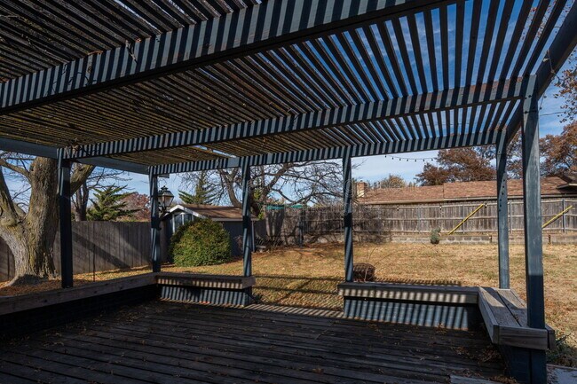 Building Photo - 6002 E 8th St N