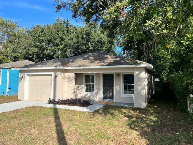 Building Photo - 442 Avenue A NE