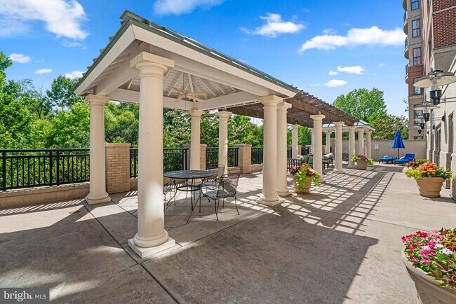 Building Photo - 485 Harbor Side St