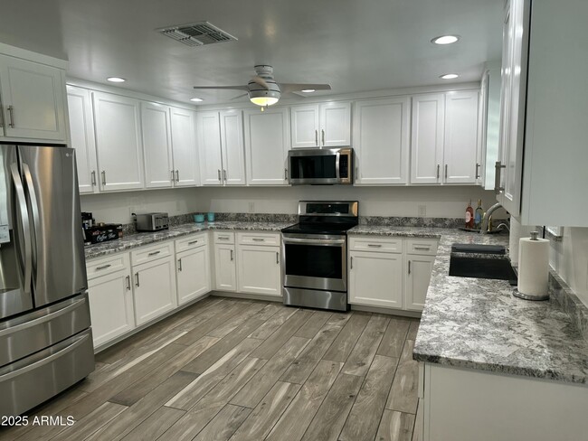 Building Photo - 4820 W Christine Cir