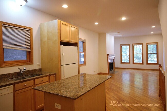 Building Photo - 1321 W Belmont Ave