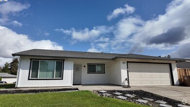 Building Photo - 2216 Hamlin Dr