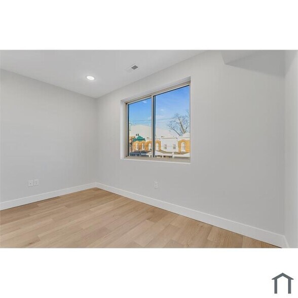 Building Photo - 3213 N 13th St