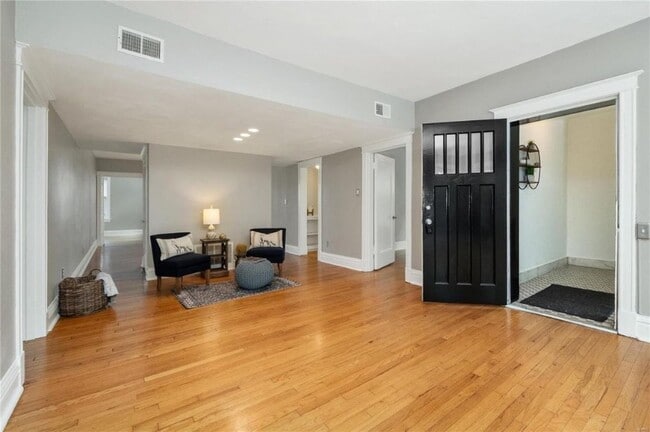 Building Photo - 6301 Southwood Ave