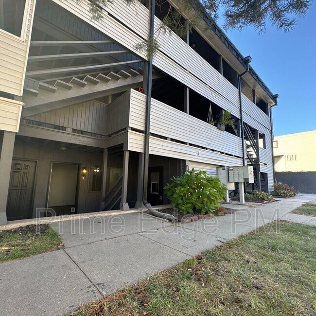 Building Photo - 1109 N 28th St