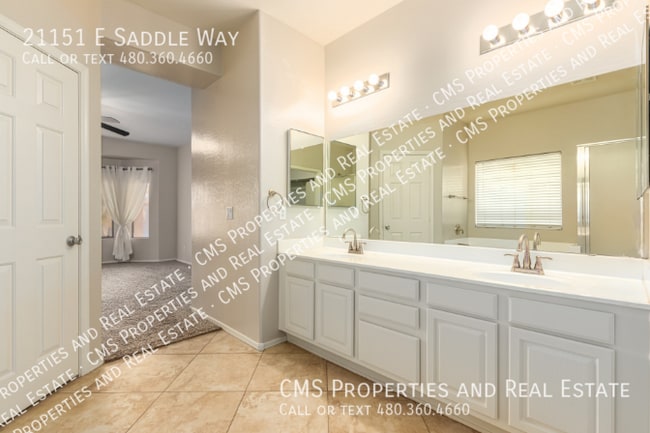 Building Photo - 21151 E Saddle Way