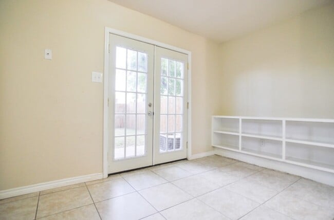 Building Photo - 2912 Prairie Flower Cir