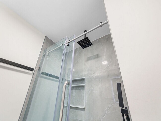 Building Photo - 7923 N Southwood Cir