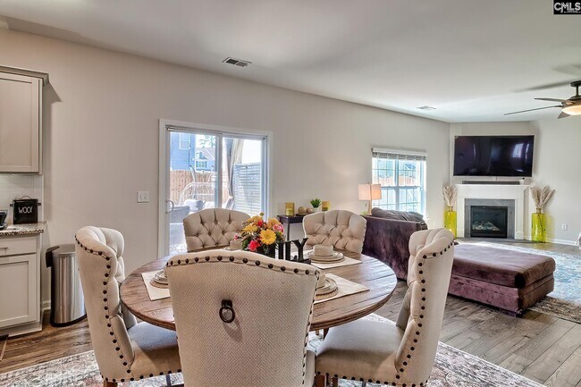 Building Photo - 660 Collett Dr