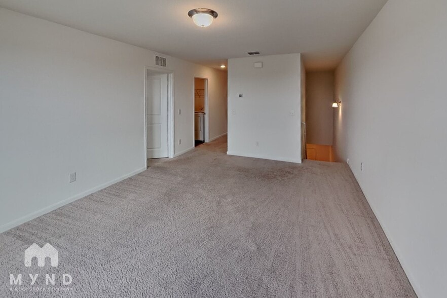 Building Photo - 5924 Pearl Mdw