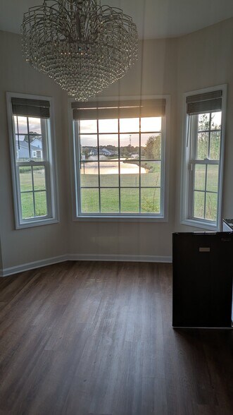 Building Photo - 409 Arecales Dr