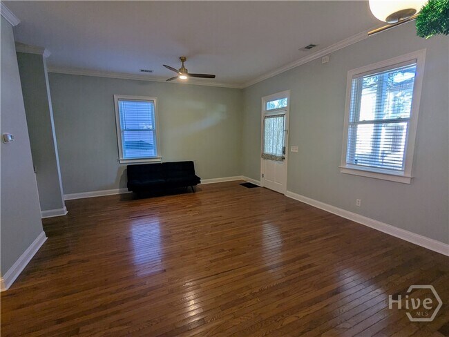 Building Photo - 305 E Duffy St