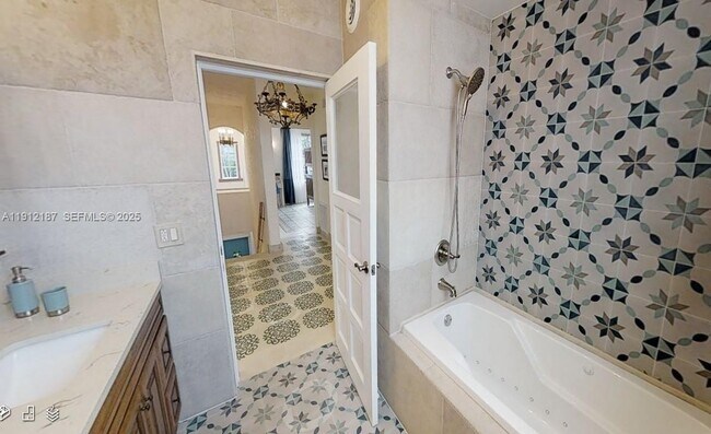 Building Photo - 327 Menores Ave