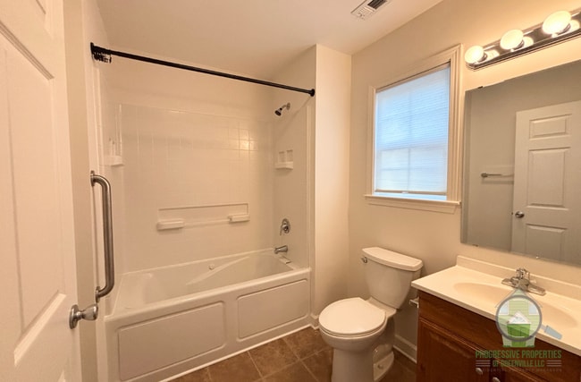 Building Photo - 305 S Calhoun St