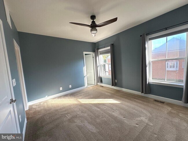 Building Photo - 3697 Ambrose Hills Rd