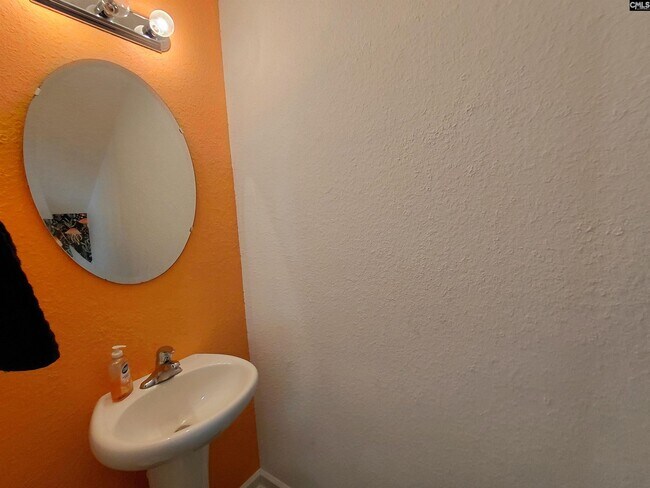 Building Photo - 836 Chariot Way