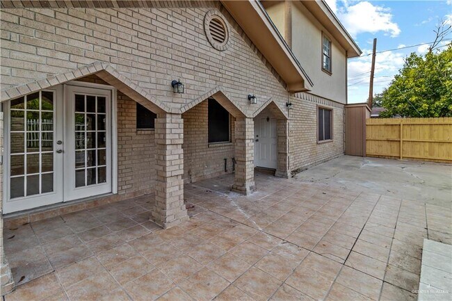Building Photo - 21 E Saenz Ave