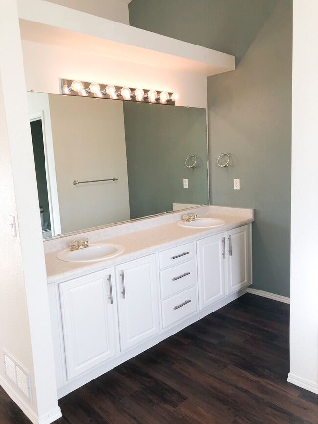 Building Photo - 311 Conrad Dr