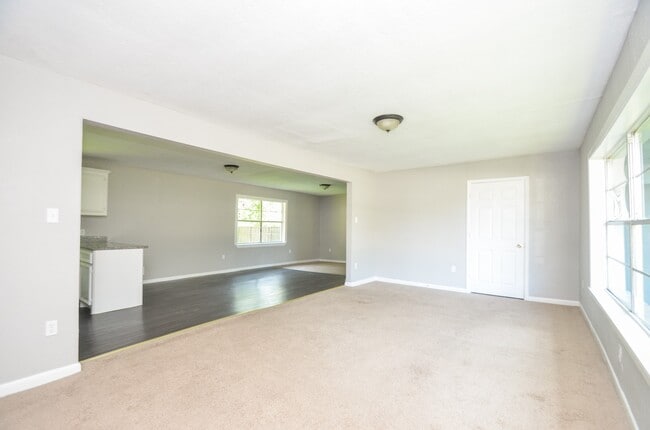 Building Photo - 206 Winkin Ave