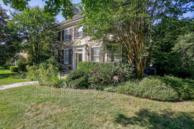 Building Photo - 5304 Springlake Way