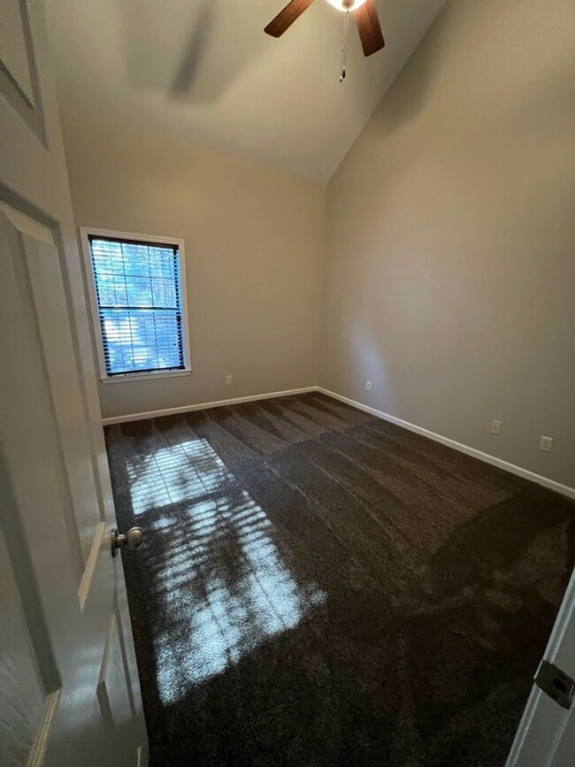 Building Photo - Townhome For Rent In Hoover!!! Available to View Now!