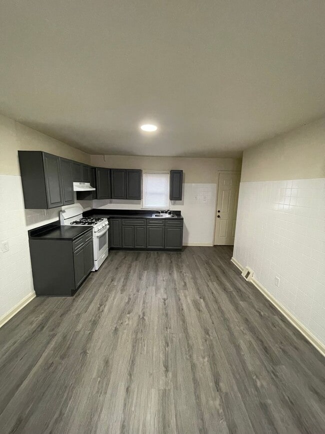 Building Photo - Four Bedroom House For Rent