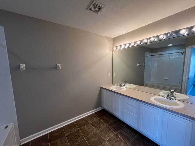 Building Photo - 654 Shropshire Loop