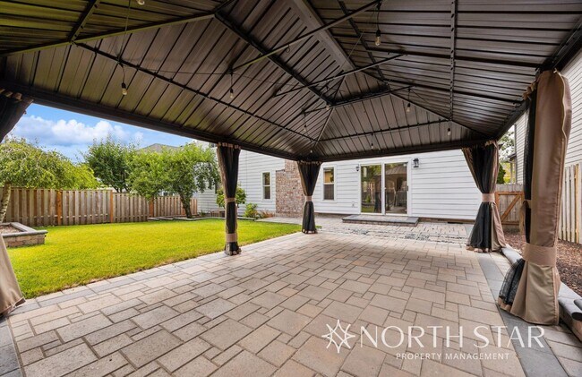 Building Photo - 12793 SW Sierra Vista Dr