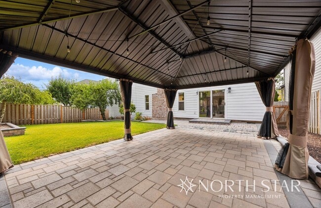Building Photo - Westlake Traditional with Private, Level B...