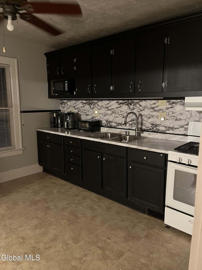 Building Photo - 60 W 8th Ave