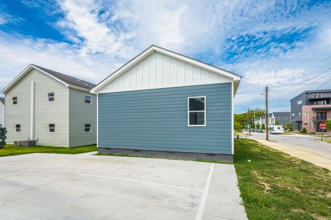 Building Photo - Modern 4 Bedroom Home in Southside