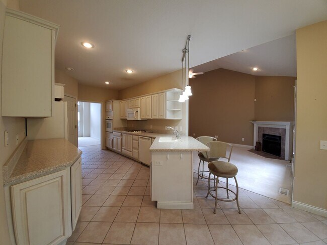 Building Photo - Beautiful Home in Saint James Woods