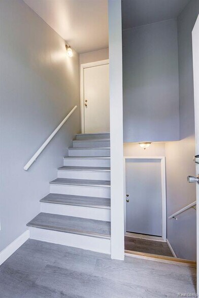 Building Photo - 217 Glenmoor St