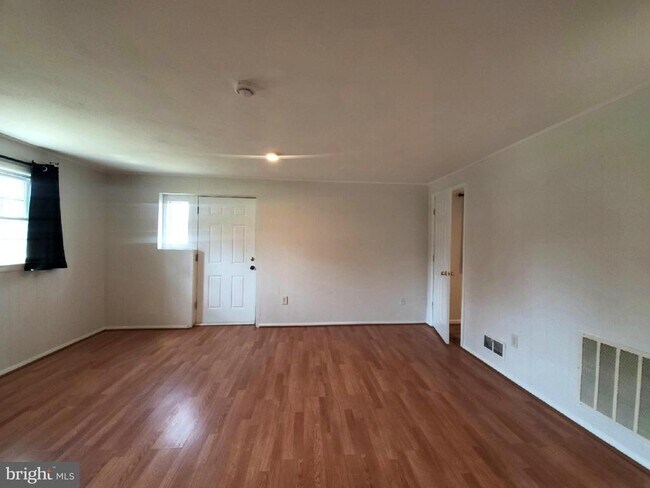 Building Photo - 702 W Edmonston Dr