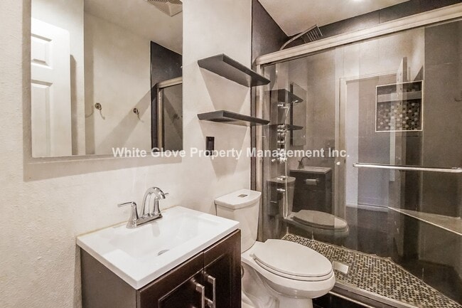 Building Photo - Updated 2 Bedroom Placentia Townhome