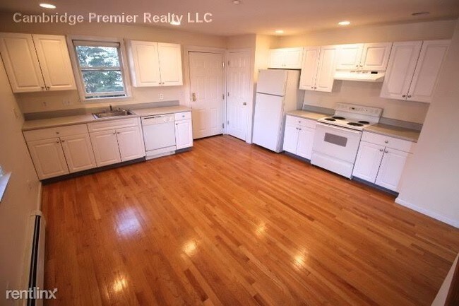 Building Photo - 174 Summer St