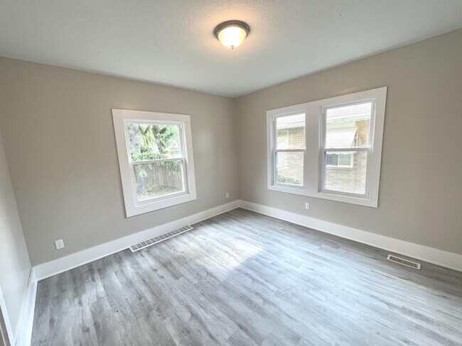 Building Photo - 1270 Wilbur Ave