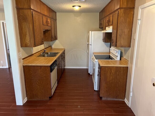 Building Photo - 1013 Kathey Dr